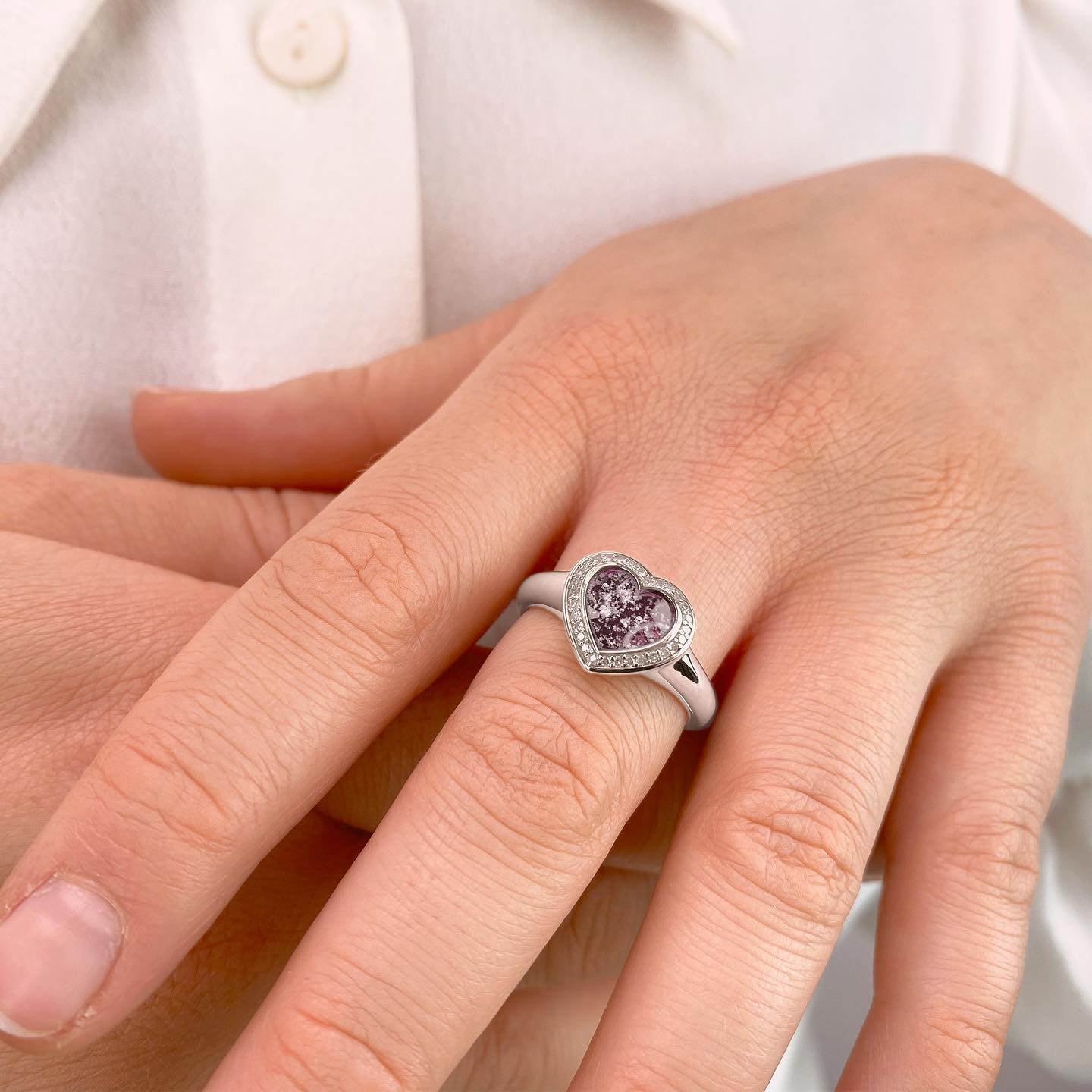Containing your cherished loved one’s ashes, the Ashes into Glass Heart Ring keeps their spirit alive in stunning cremation jewellery. #ashesintoglass