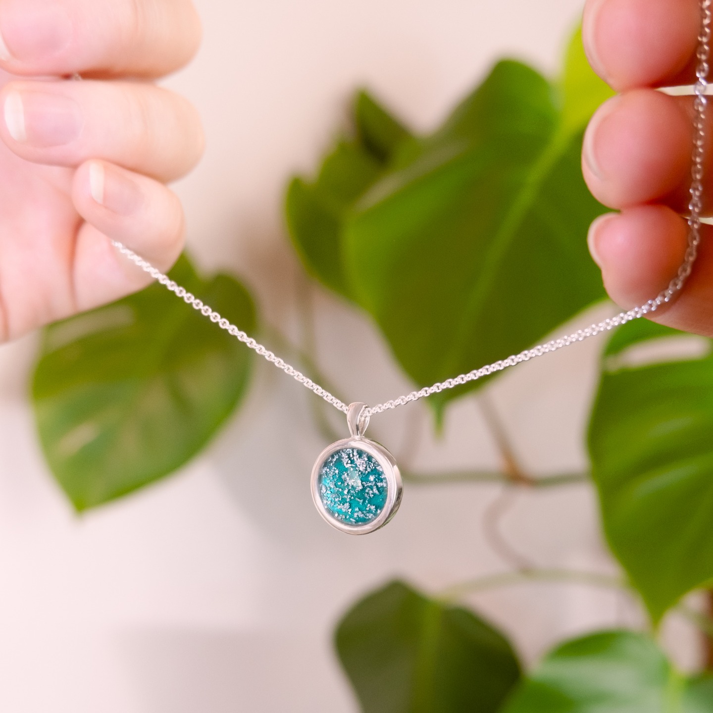 The Ashes into Glass Classic Round Pendant is a beautiful way to keep the memory of your loved one's with you.
Our Memorial Jewellery is available in a range of colours & can be made in your choice of Sterling Silver, Gold or White Gold.
All Jewellery includes a complimentary engraving of your choice.
#ashesintoglass #memorial #jewellery
